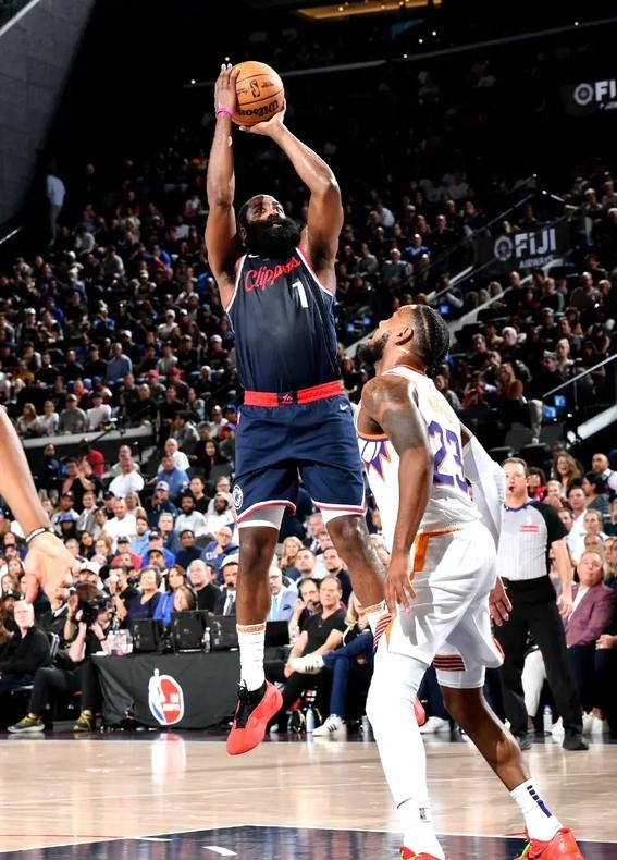 爱游戏APP下载逆转之夜！勇士最后时刻连续得分取胜，提供因此网站.