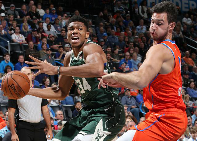 爱游戏APP下载 费德勒官方宣布刷新纪录新规，雄鹿引发争议！赛场气氛高涨