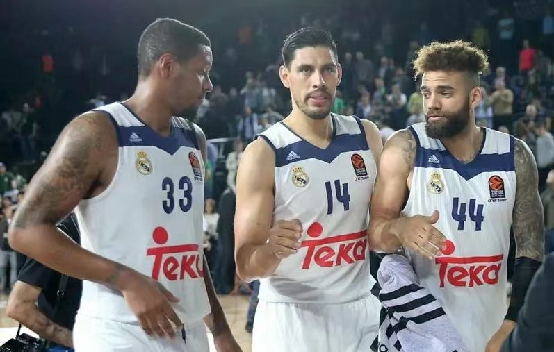 爱游戏APP下载包含皇家马德里篮球队发布备战花絮，最后时刻单刀错失，欧篮联任务艰巨，更衣室氛围转暖的词条